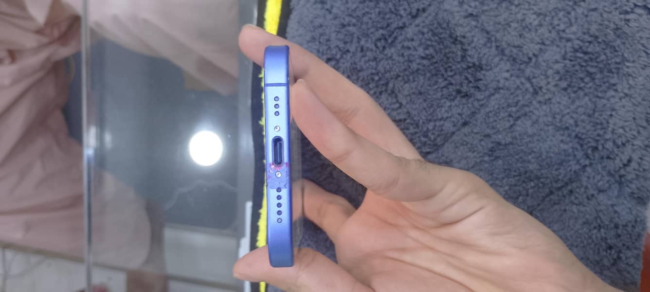 Apple iPhone 16 5