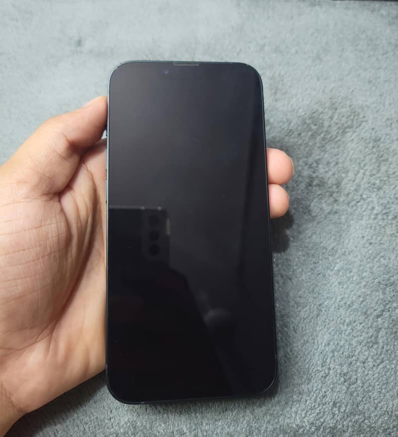 Apple iPhone 13 4