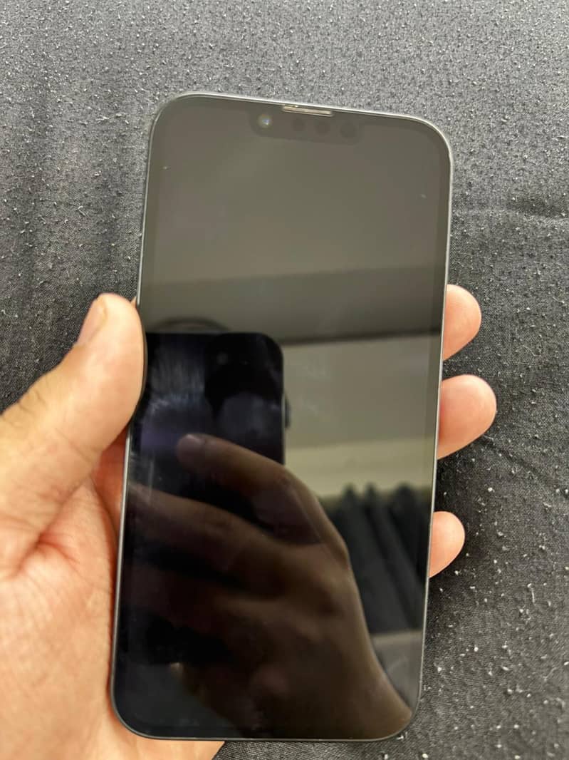 Apple iPhone 16e 1