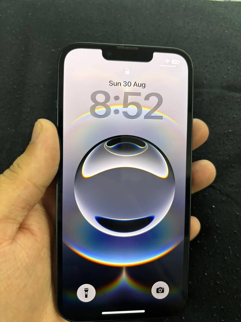 Apple iPhone 16e 2