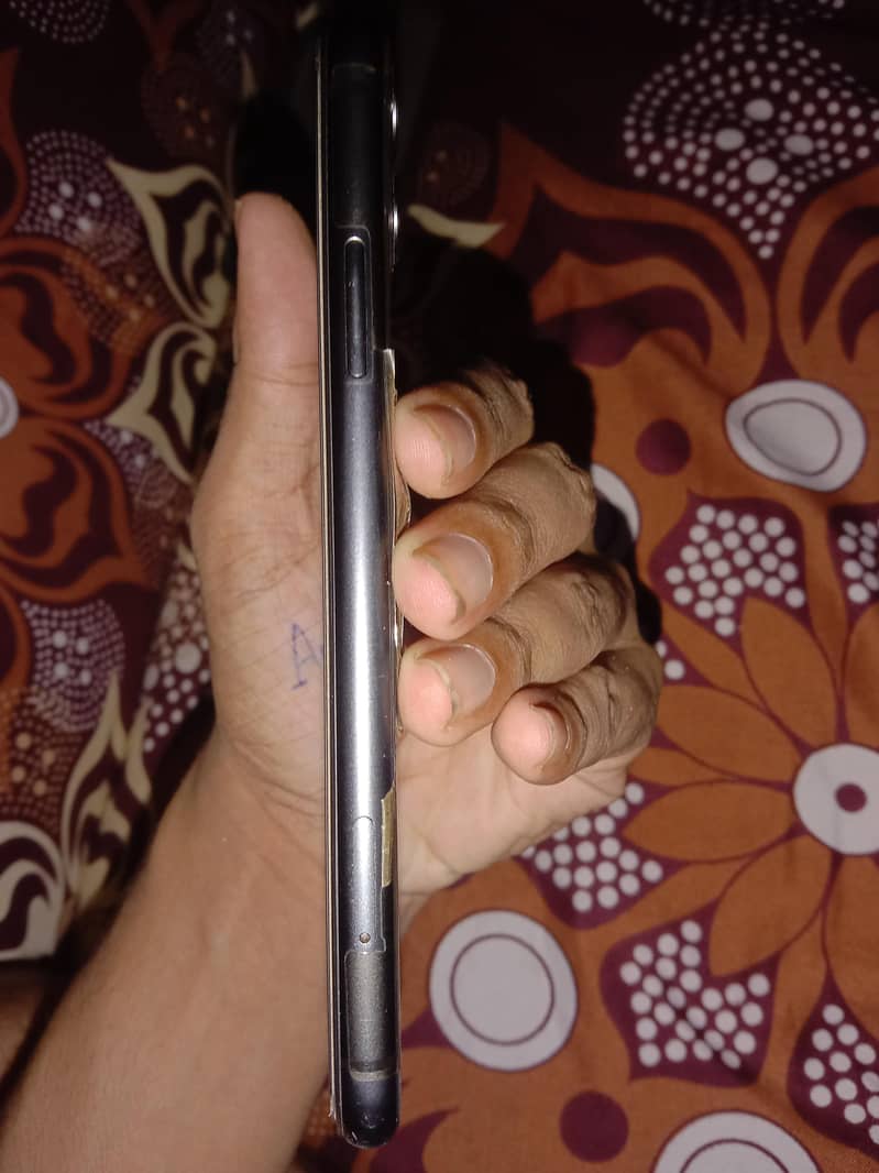 Apple iPhone 11 3