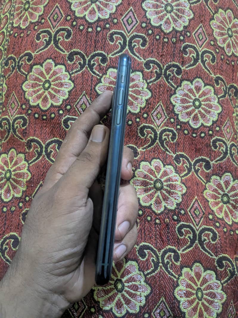Apple iPhone 11 Pro Max 2