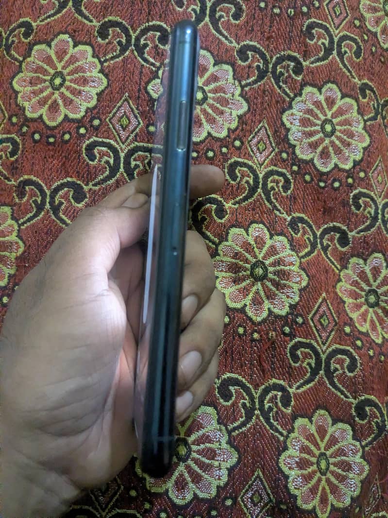 Apple iPhone 11 Pro Max 4