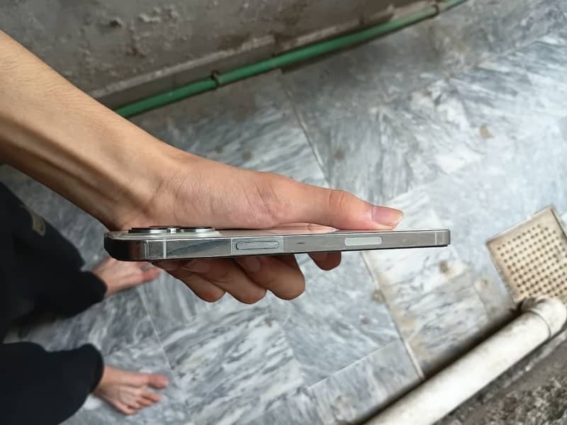 Apple iPhone 13 Pro Max 1