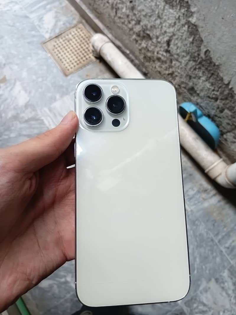 Apple iPhone 13 Pro Max 3