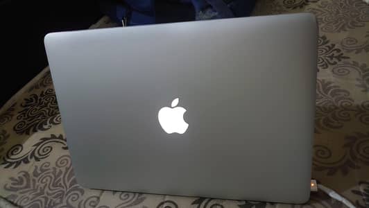 MacBook air 2015 13 inch 8gb ram 128 gb i5