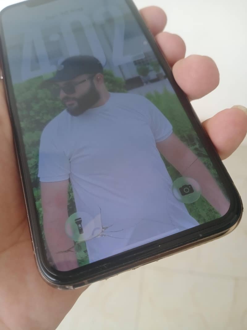 Apple iPhone 11 Pro 2