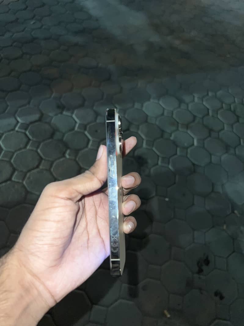 Apple iPhone 14 Pro 4