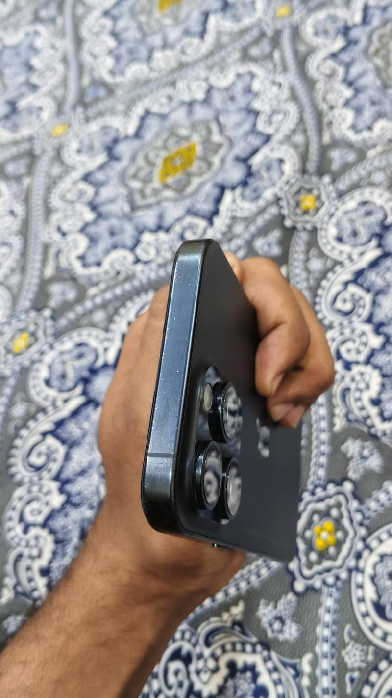 Apple iPhone 15 Pro Max 1