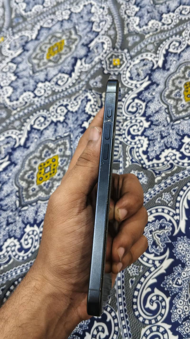 Apple iPhone 15 Pro Max 2