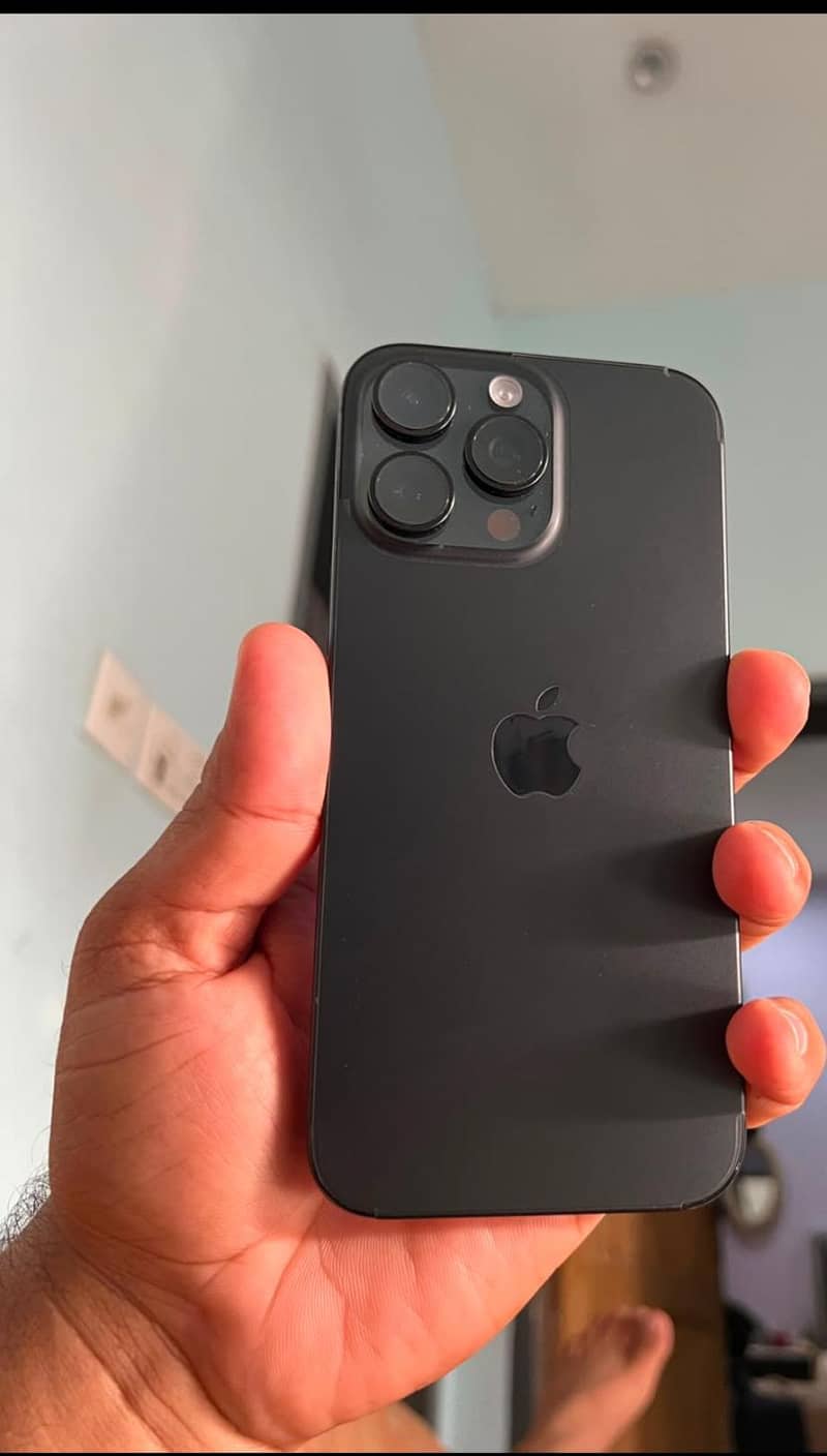 Apple iPhone 16 Pro Max 0