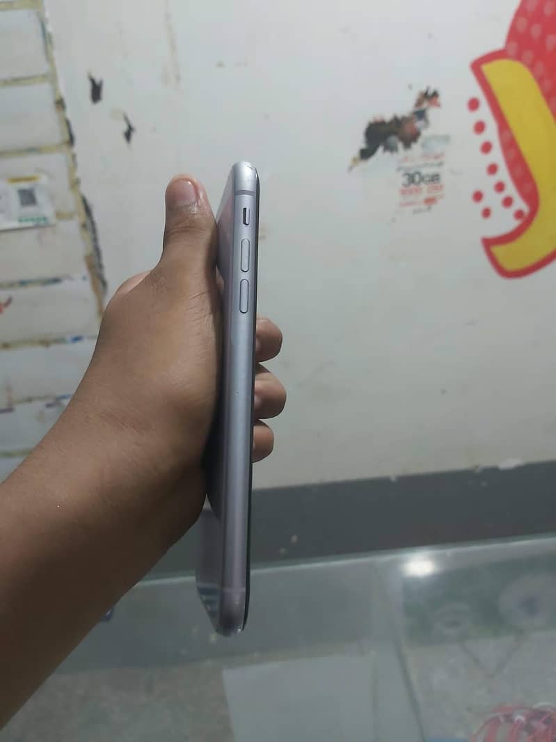 Apple iPhone 11 3