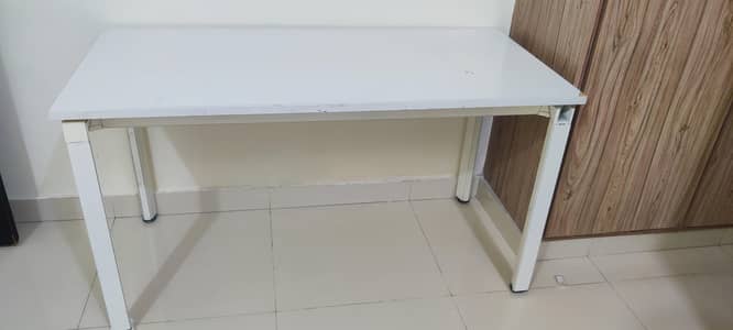 DESKTOP TABLE FOR SALE