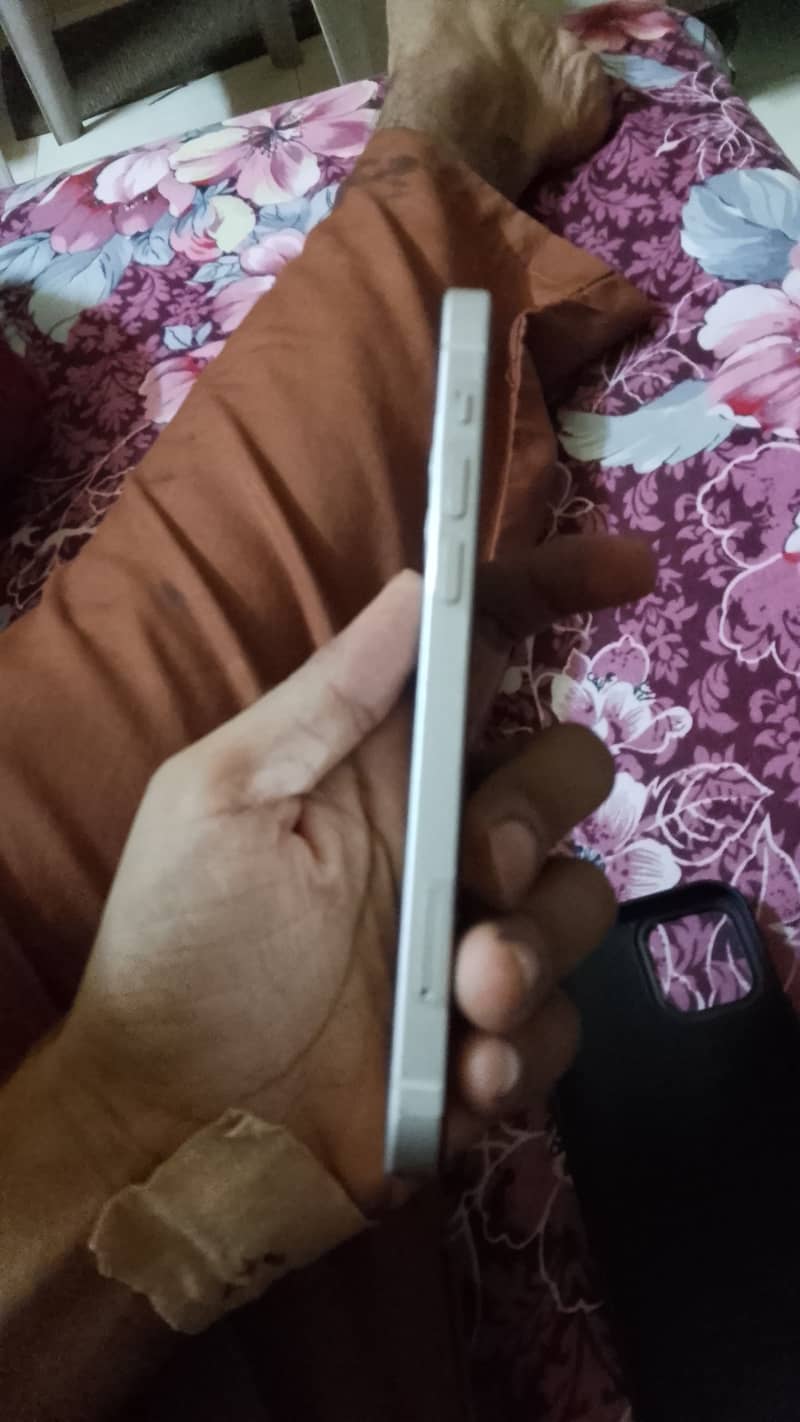 Apple iPhone 12 1