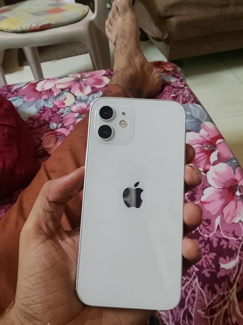 Apple iPhone 12 3
