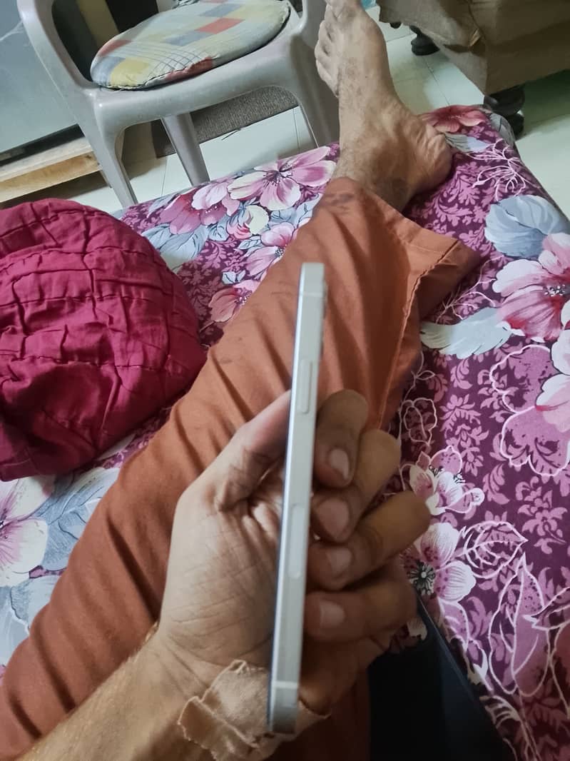 Apple iPhone 12 6