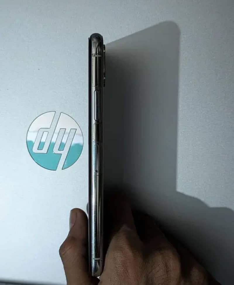Apple iPhone X 4