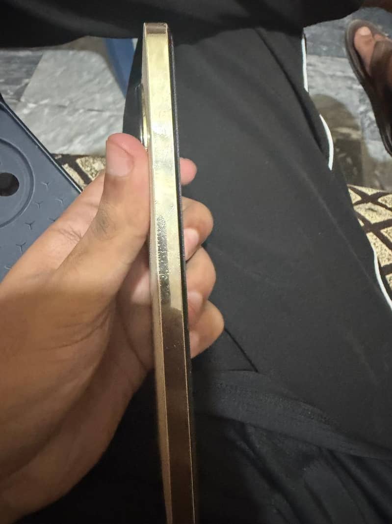 Realme 12 Plus 4