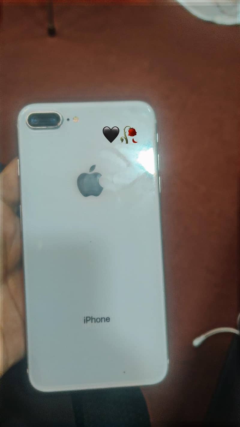 Apple iPhone 8 Plus 3