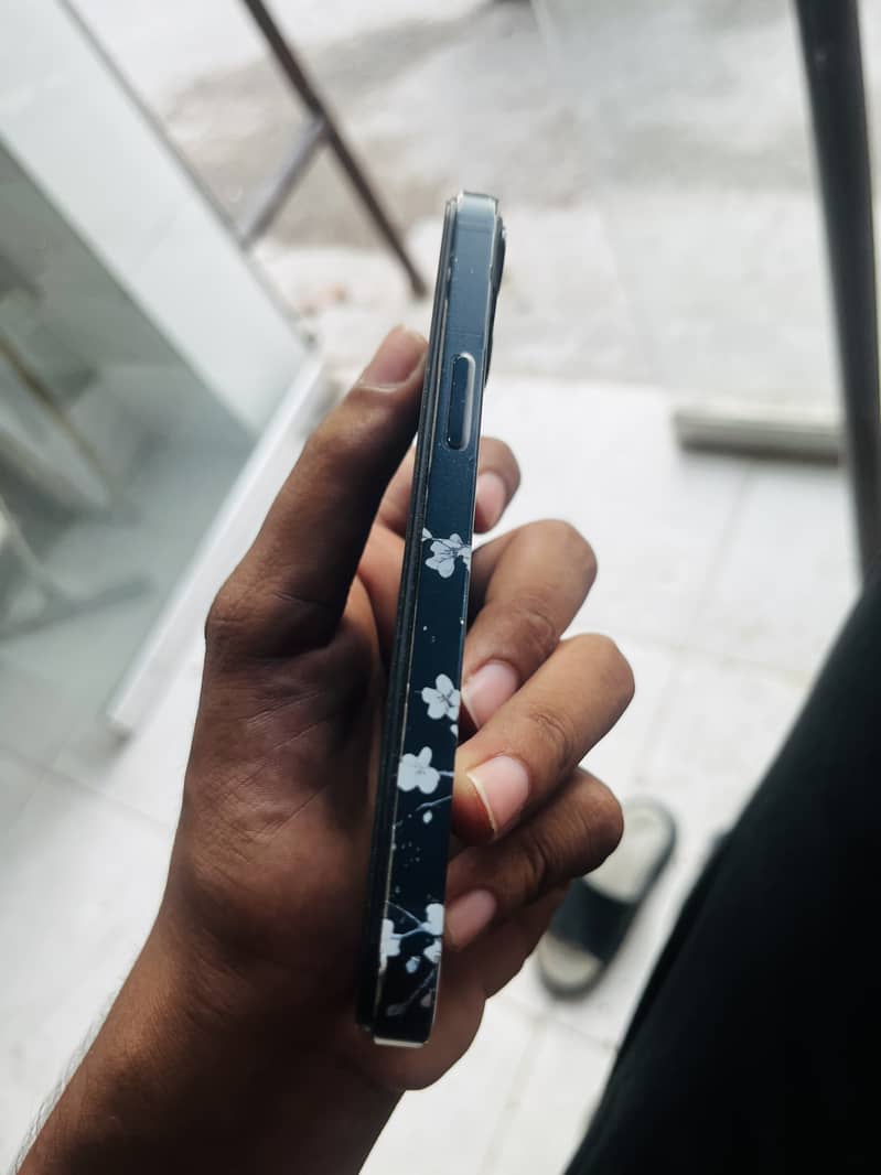 Apple iPhone 13 1