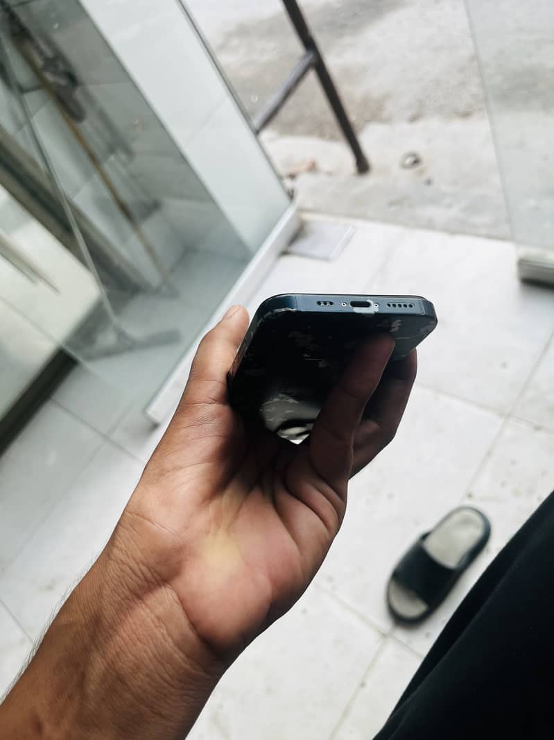 Apple iPhone 13 4