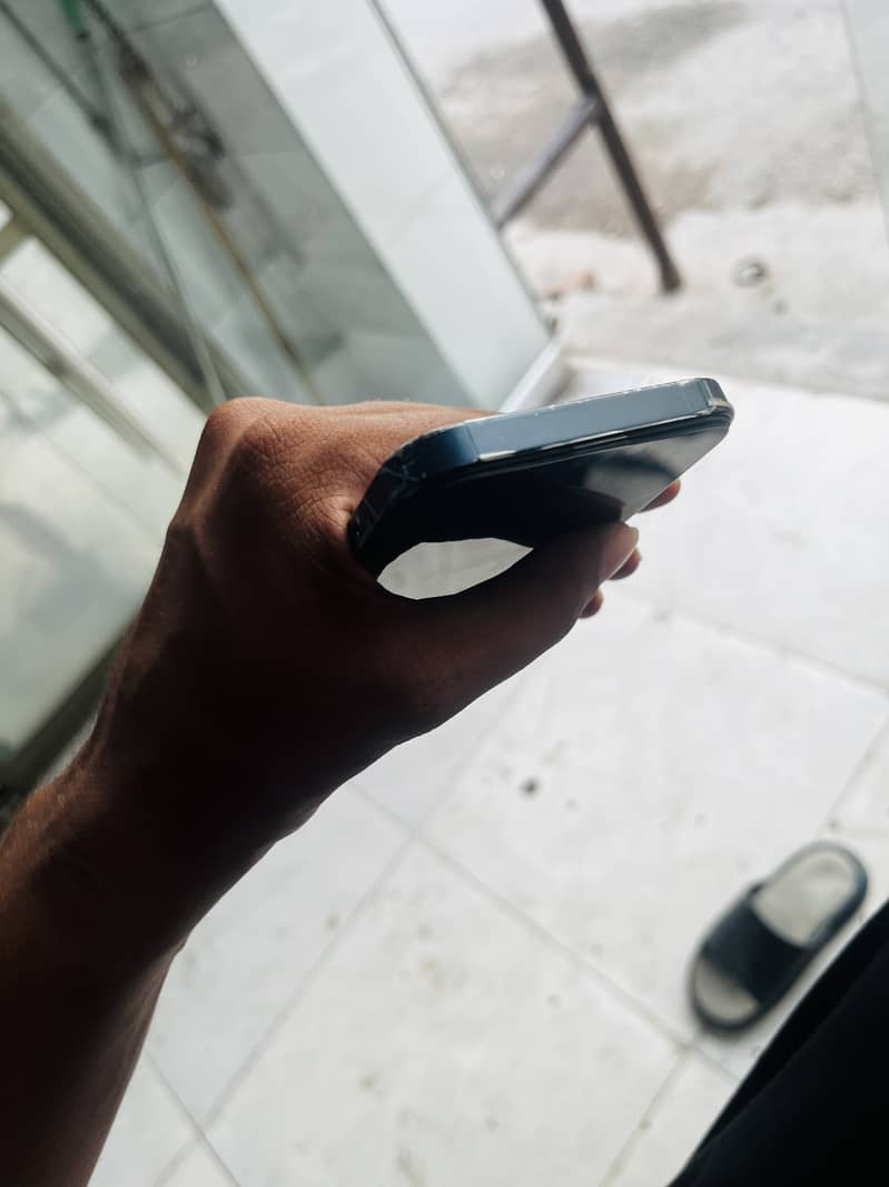 Apple iPhone 13 5