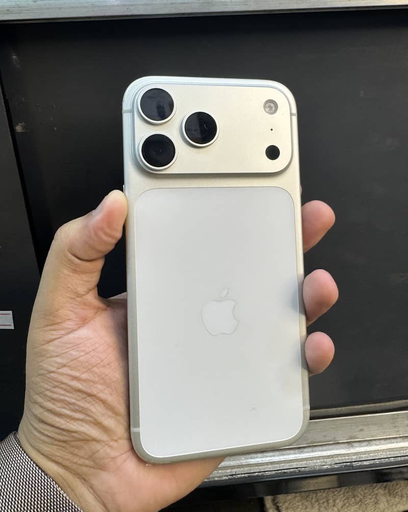 Apple iPhone 17 Pro Max 0