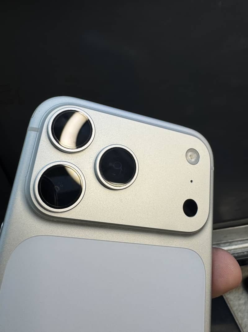 Apple iPhone 17 Pro Max 1