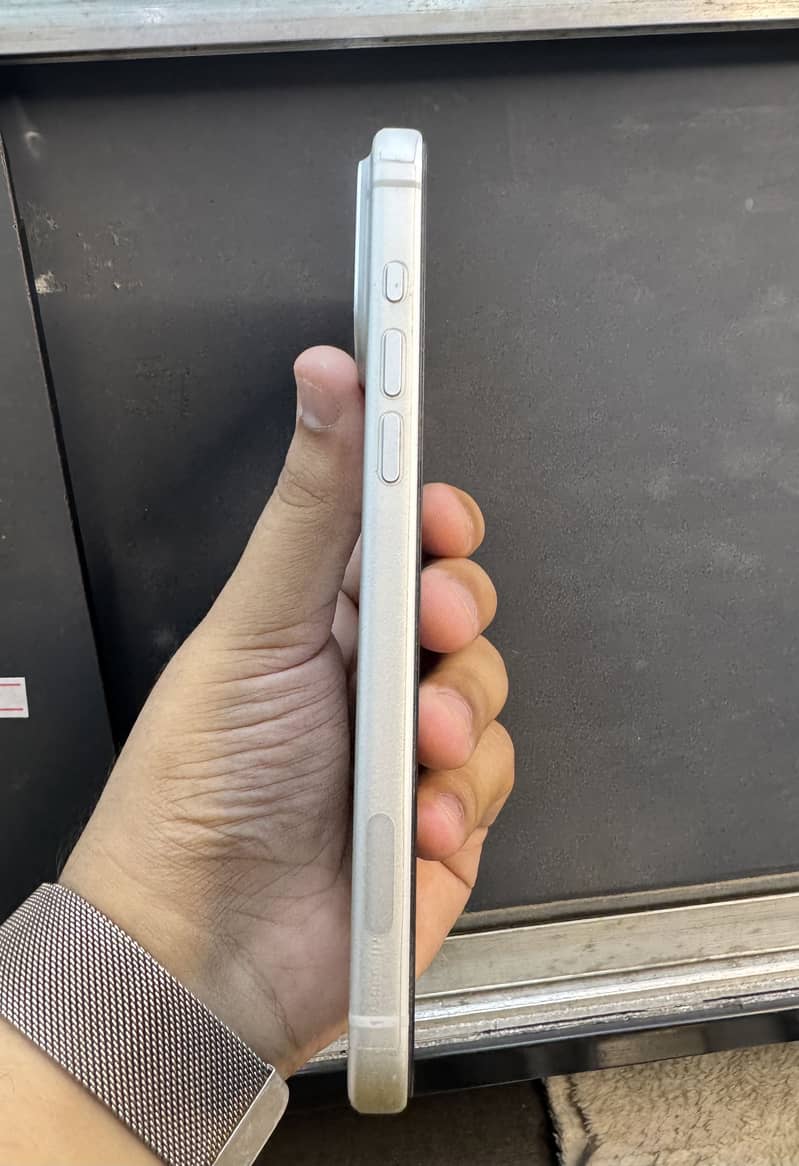 Apple iPhone 17 Pro Max 4