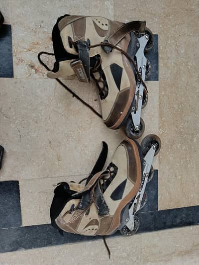 sketting shoes for sale in mint condition and heavy duty