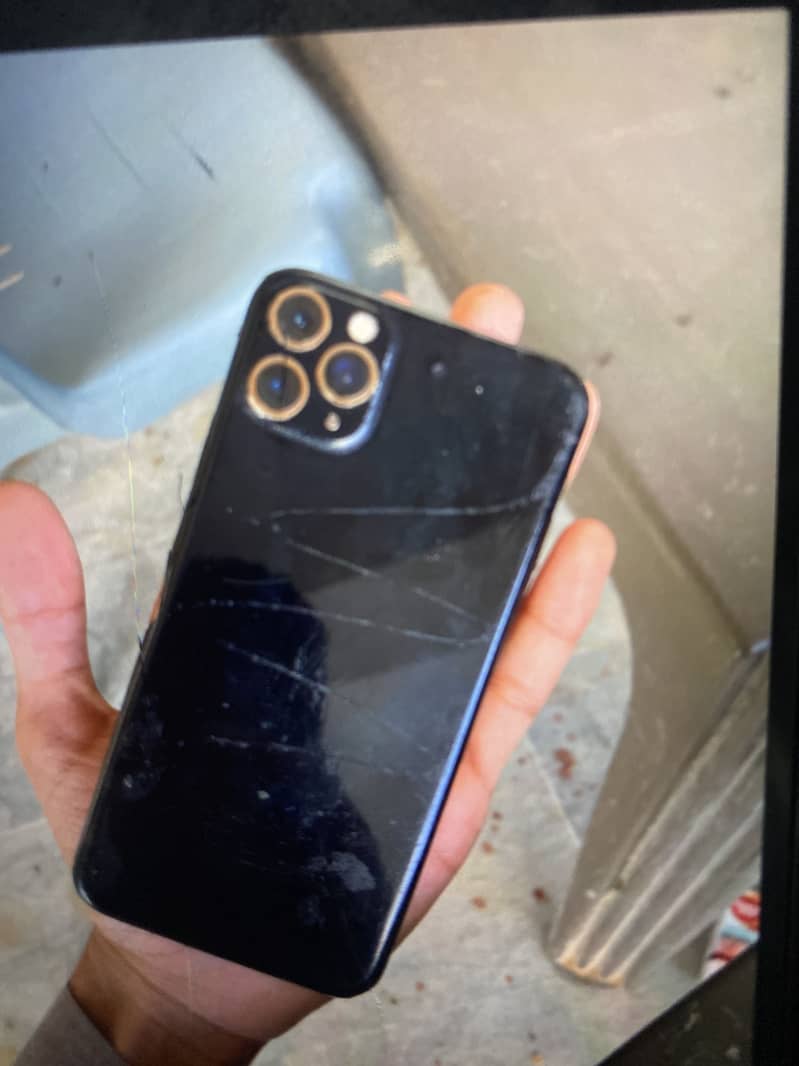 Apple iPhone 11 Pro Max 2