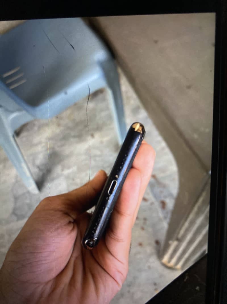 Apple iPhone 11 Pro Max 9