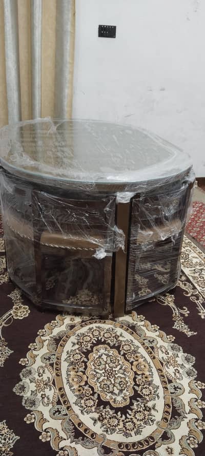 6 seater wooden daining tabel in good new condition