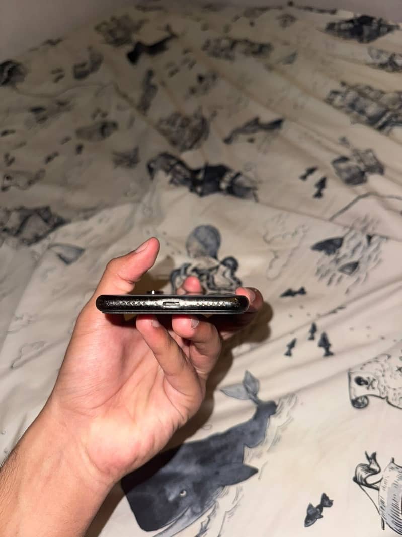 Apple iPhone X 4