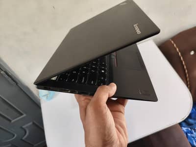Lenovo Thinkpad X1carbon core I5 5th gen Intel HD 5500 graphics