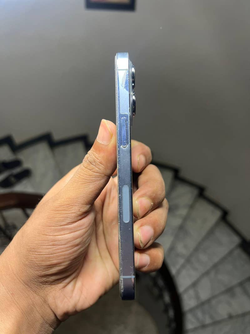 Apple iPhone 13 Pro 2