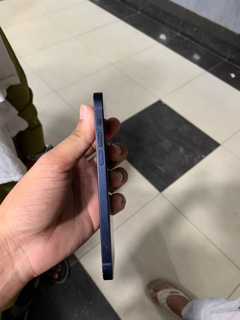 Apple iPhone 12 5