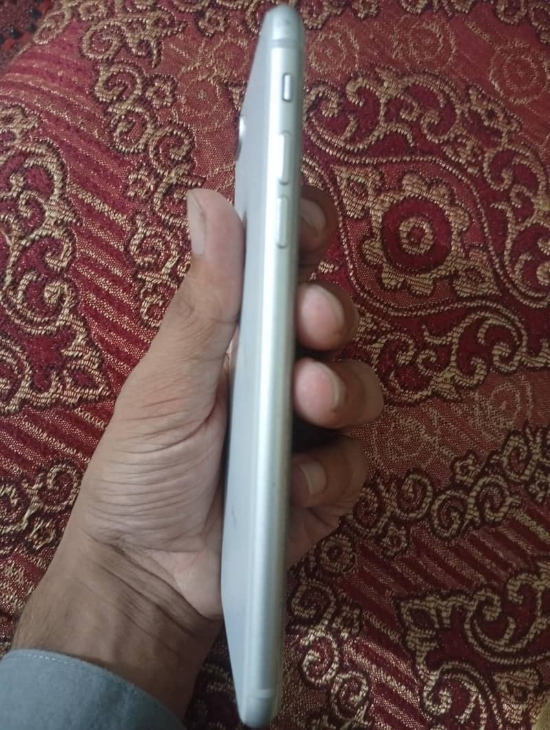 Apple iPhone 8 Plus 3