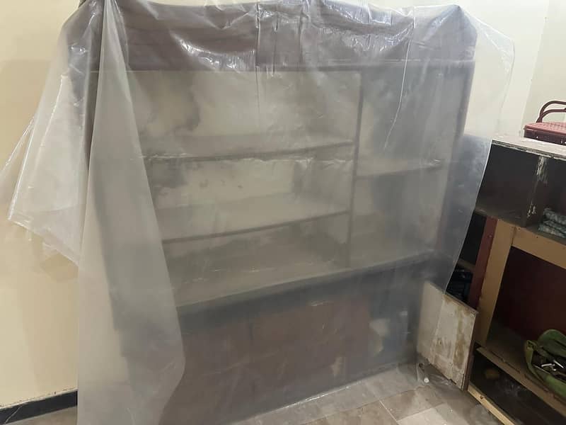 showcase and complete bed 1