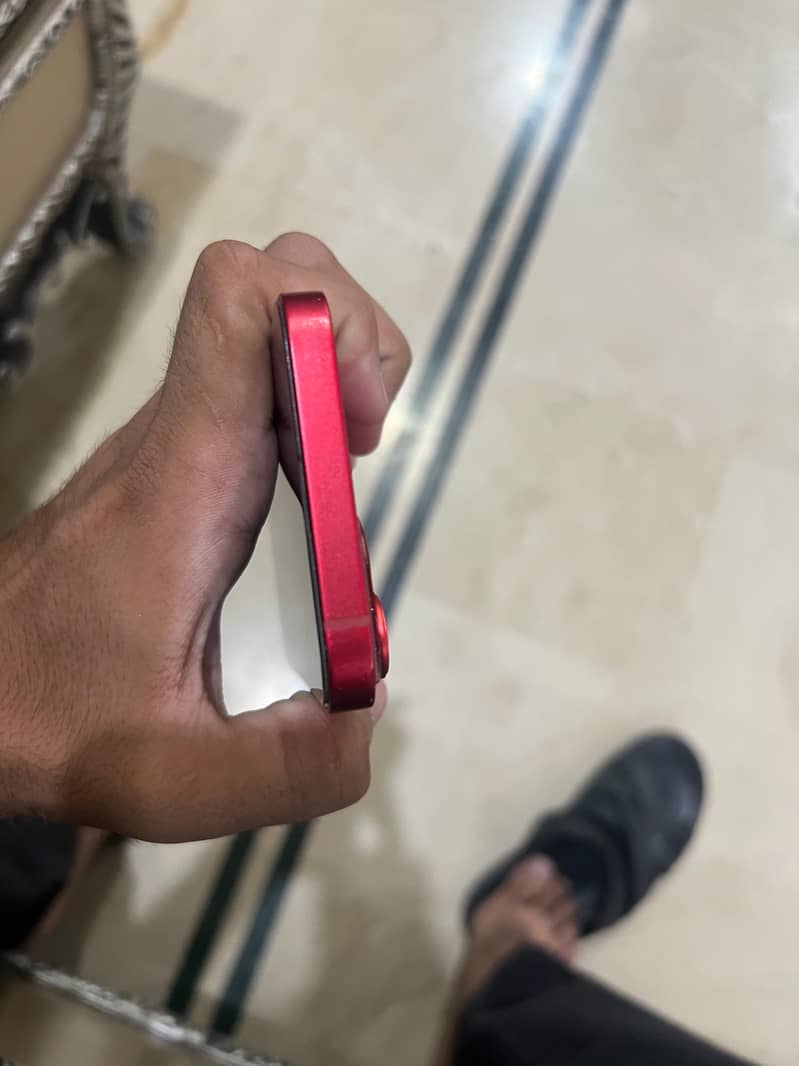 Apple iPhone 13 8