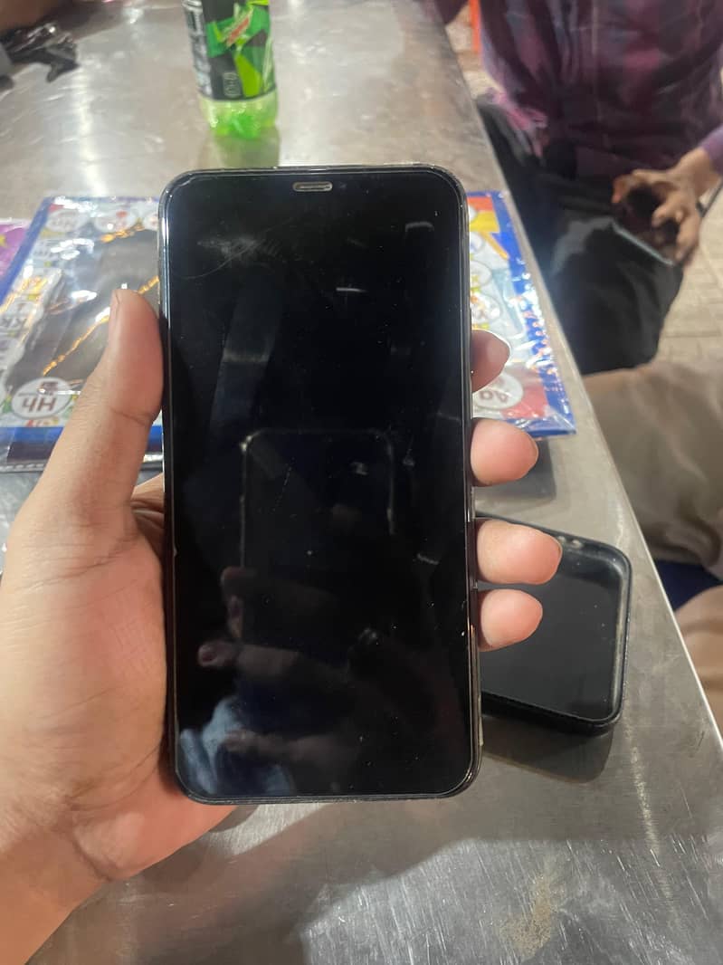 Apple iPhone 11 Pro Max 2