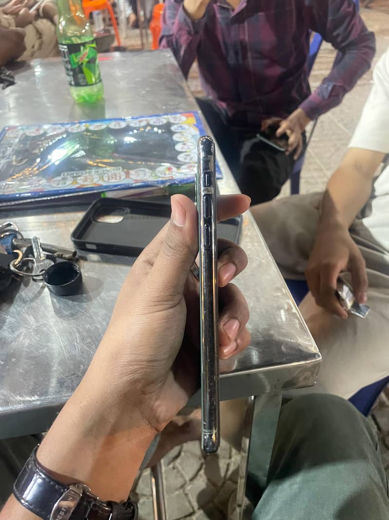 Apple iPhone 11 Pro Max 5