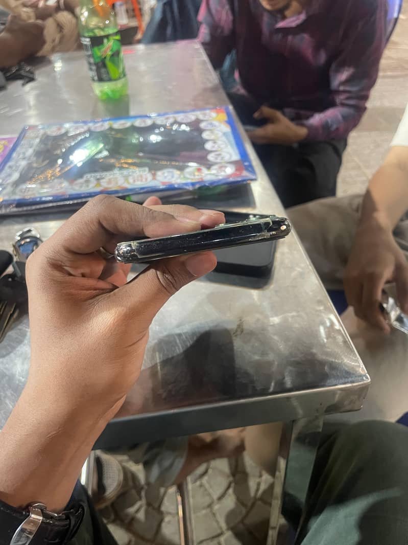 Apple iPhone 11 Pro Max 6