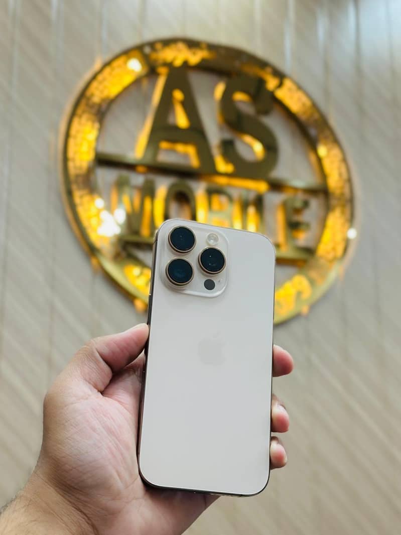 Apple iPhone 16 Pro 0