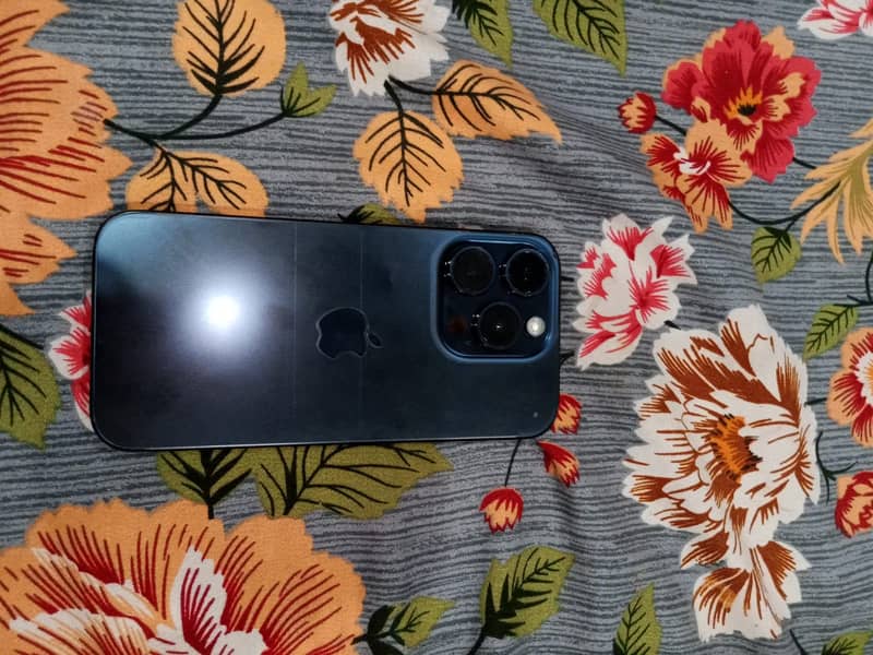 Apple iPhone 15 Pro 0