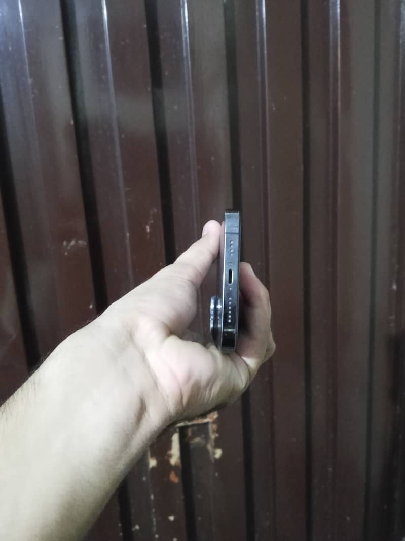 Apple iPhone 13 Pro Max 4