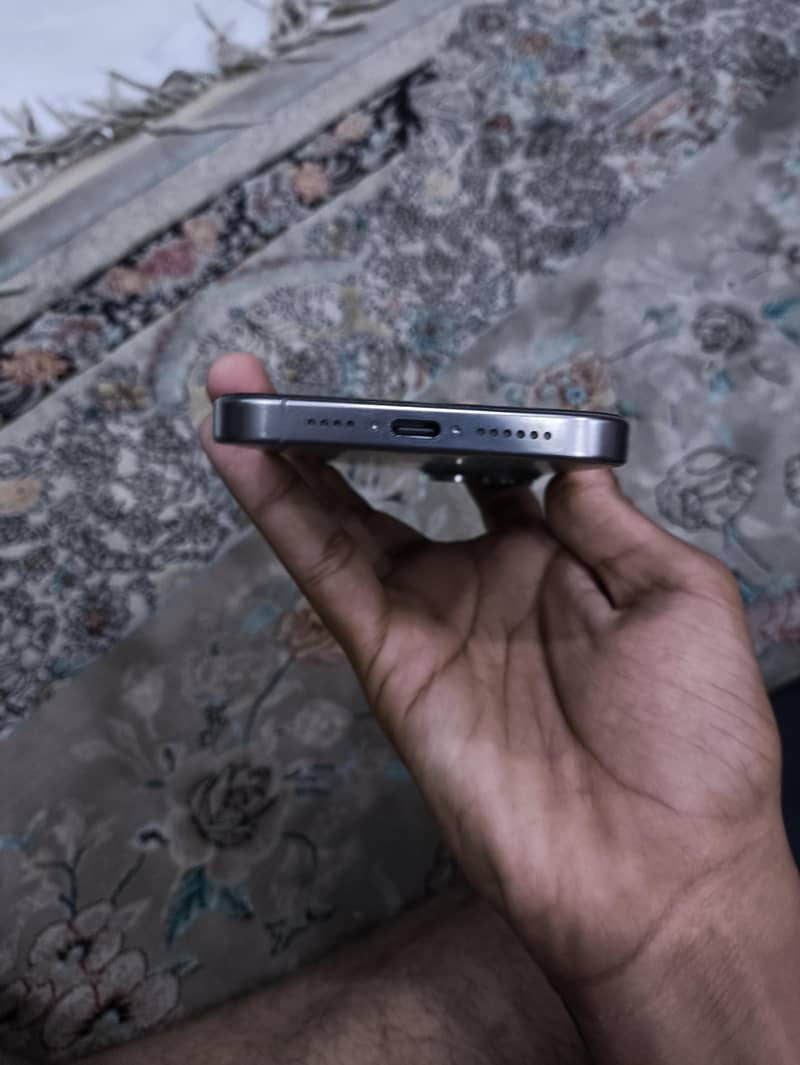 Apple iPhone 15 Pro Max 2