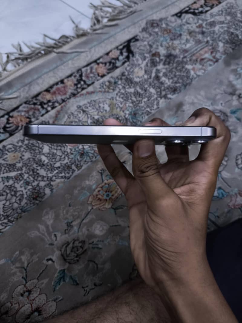 Apple iPhone 15 Pro Max 3
