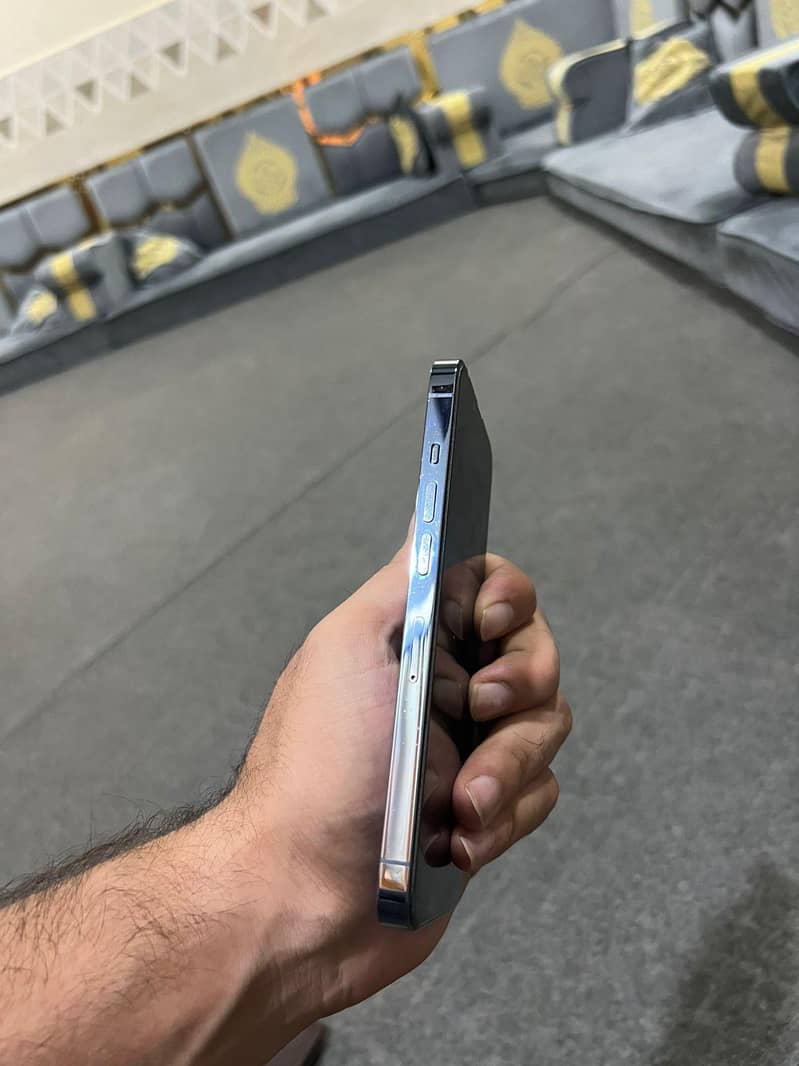 Apple iPhone 13 4