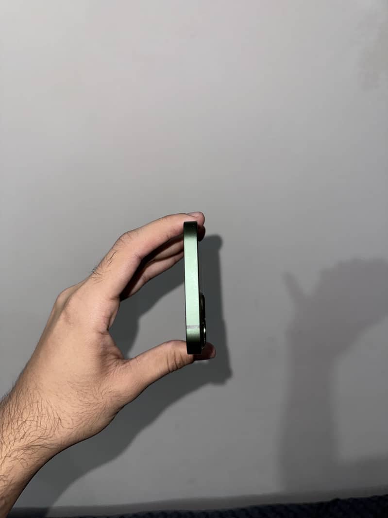 Apple iPhone 13 2